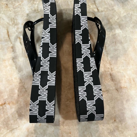 Michael Michael Kors Women’s Wedge Platform Sandals. - Picture 6 of 8